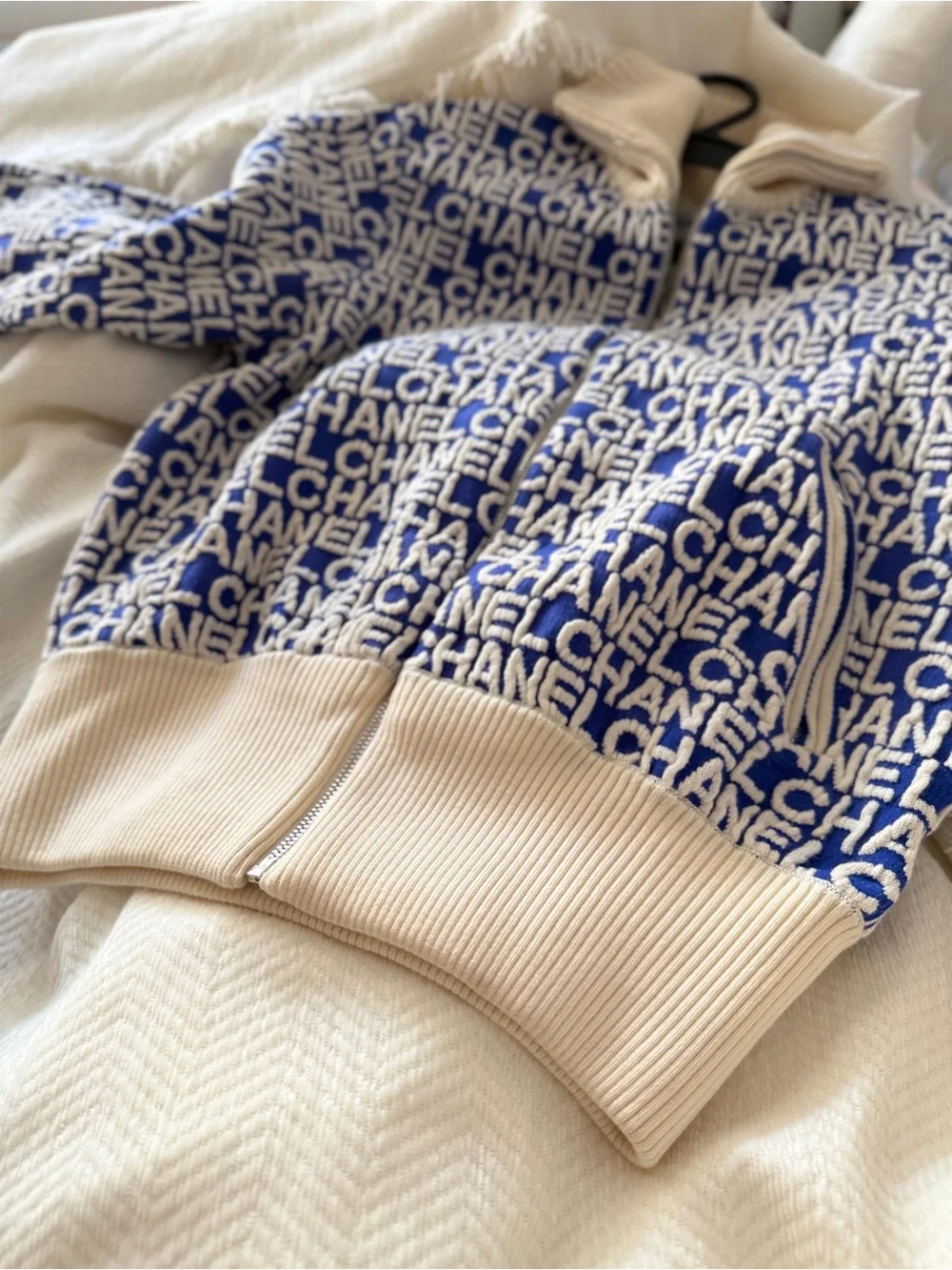 CHANEL logo knit